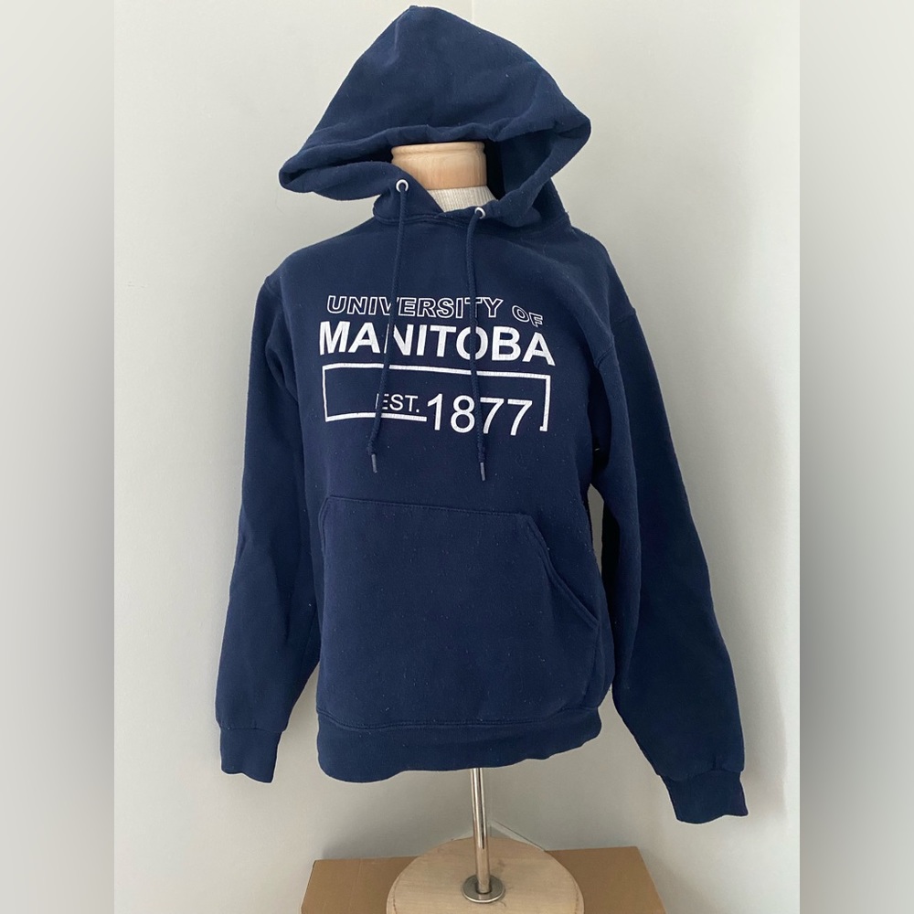 2/$75💥- SWEATER | Women’s University of Manitoba sweater size small